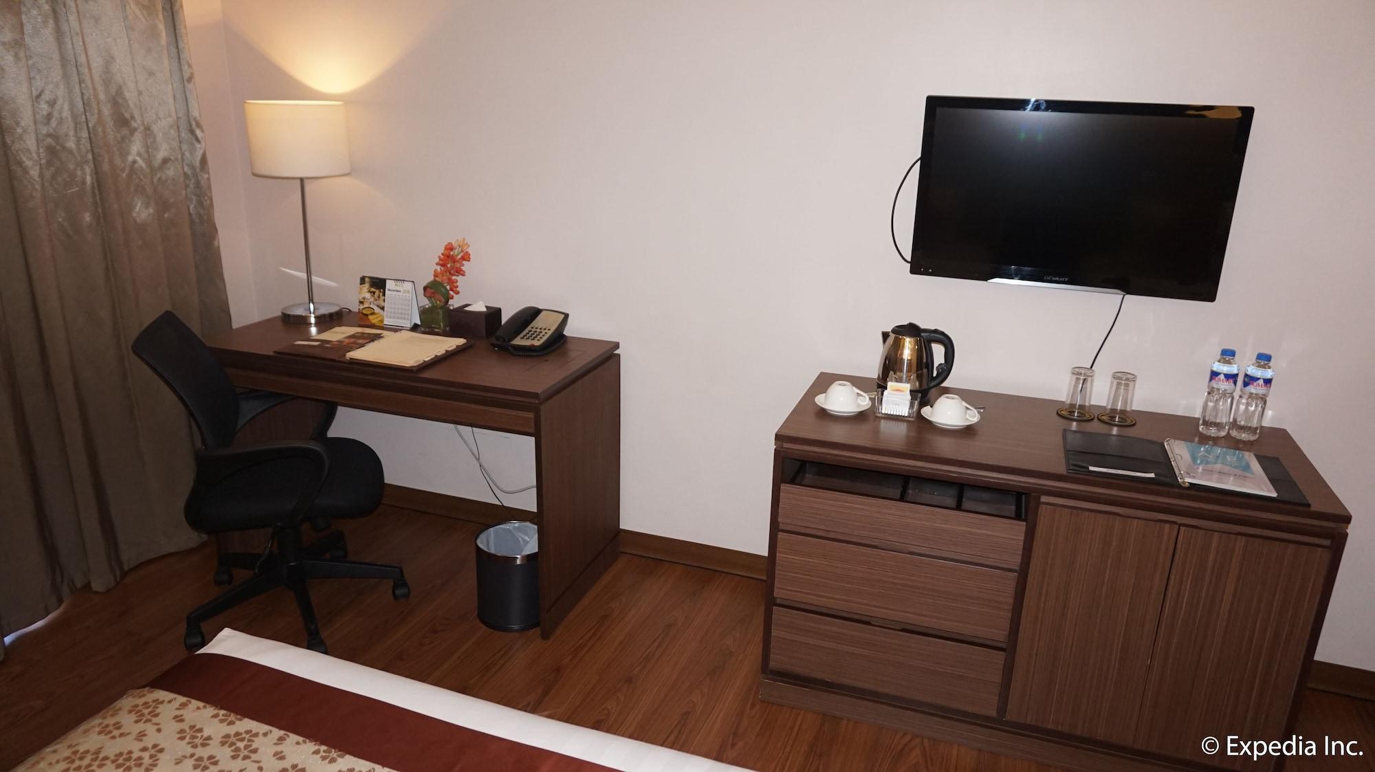 Ace Hotel And Suites Pasig City Экстерьер фото