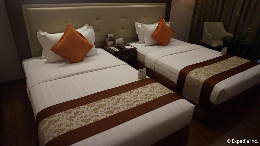 Ace Hotel And Suites Pasig City Экстерьер фото