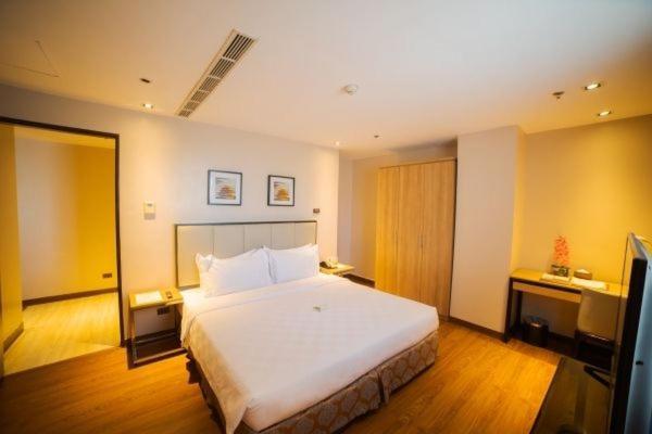 Ace Hotel And Suites Pasig City Экстерьер фото